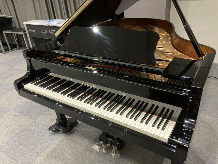 写真:YAMAHA C3B