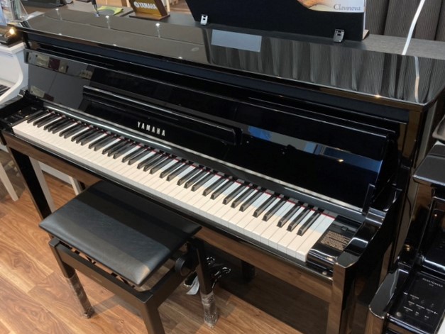 写真:YAMAHA NU1X(展示品特価)