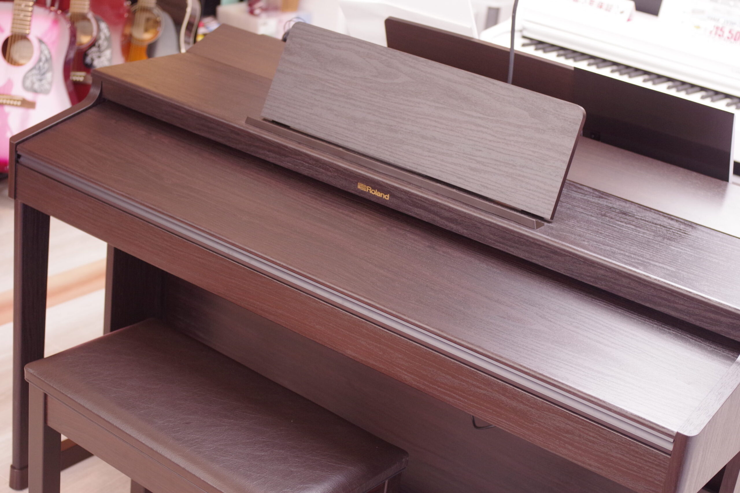 写真：ROLAND　RP701（展示品特価）
