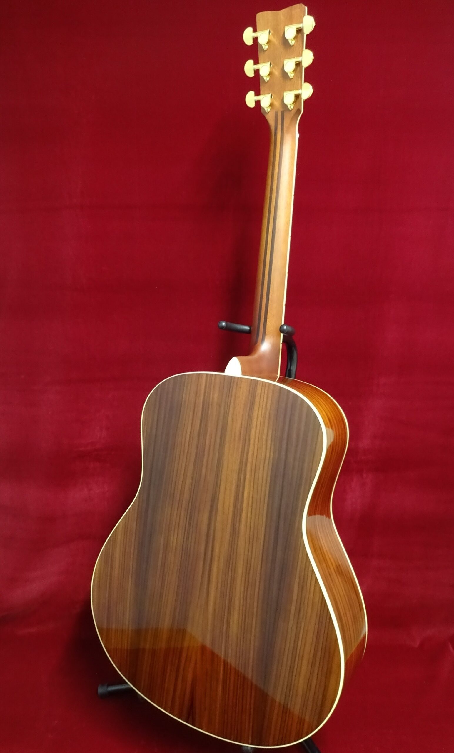 写真:YAMAHA LL6 ARE