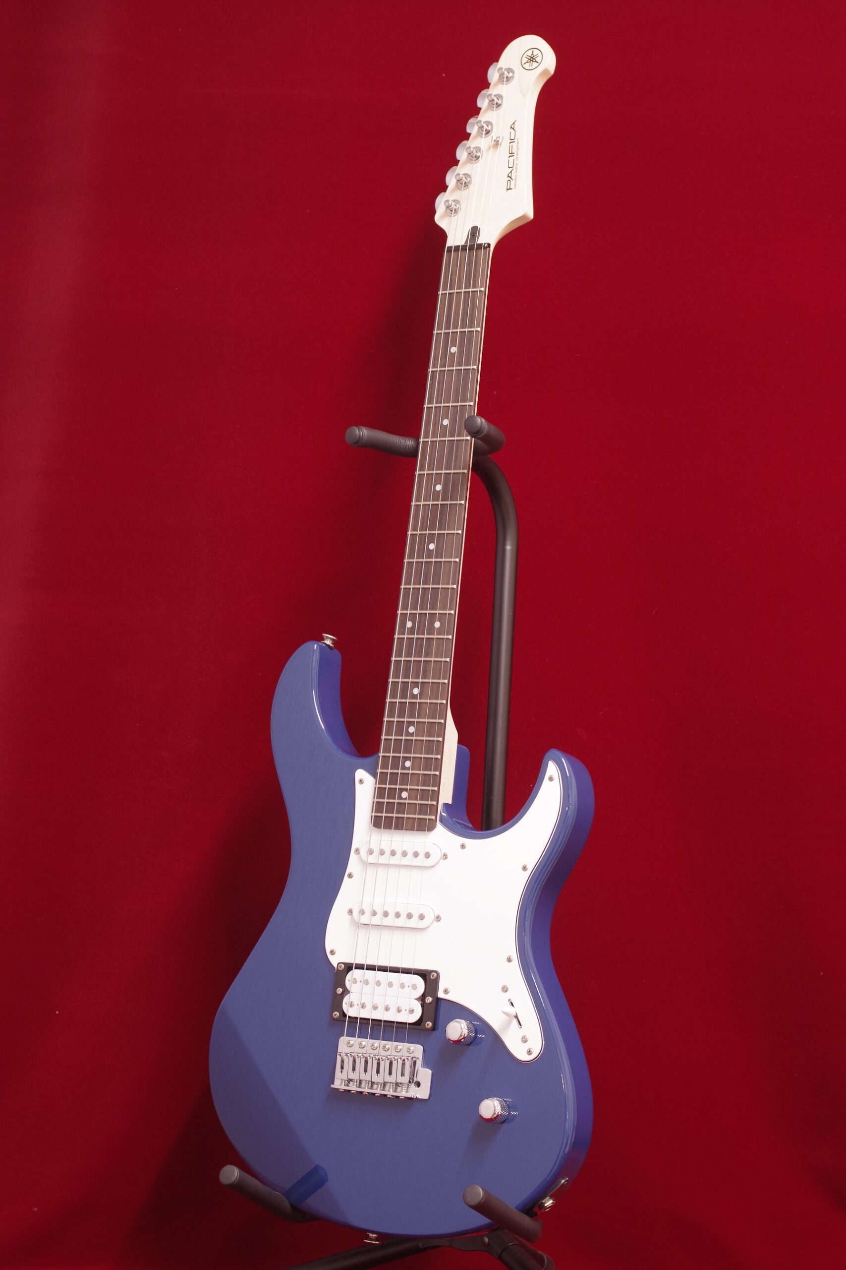 写真:YAMAHA PACIFICA112V