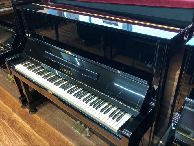 写真:YAMAHA U1A