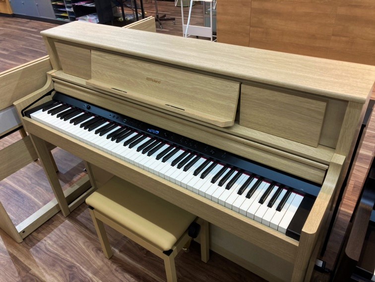 写真:ROLAND LX705