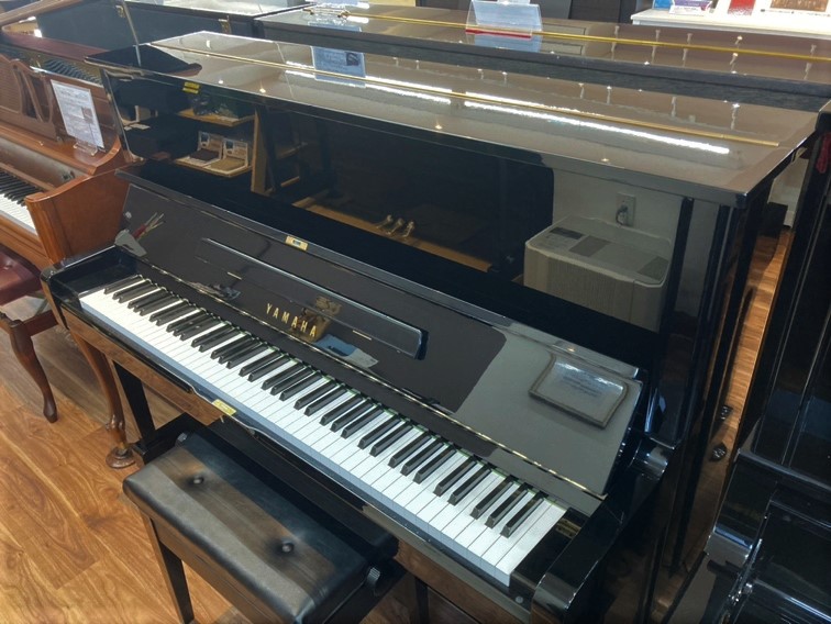 写真:YAMAHA U1H