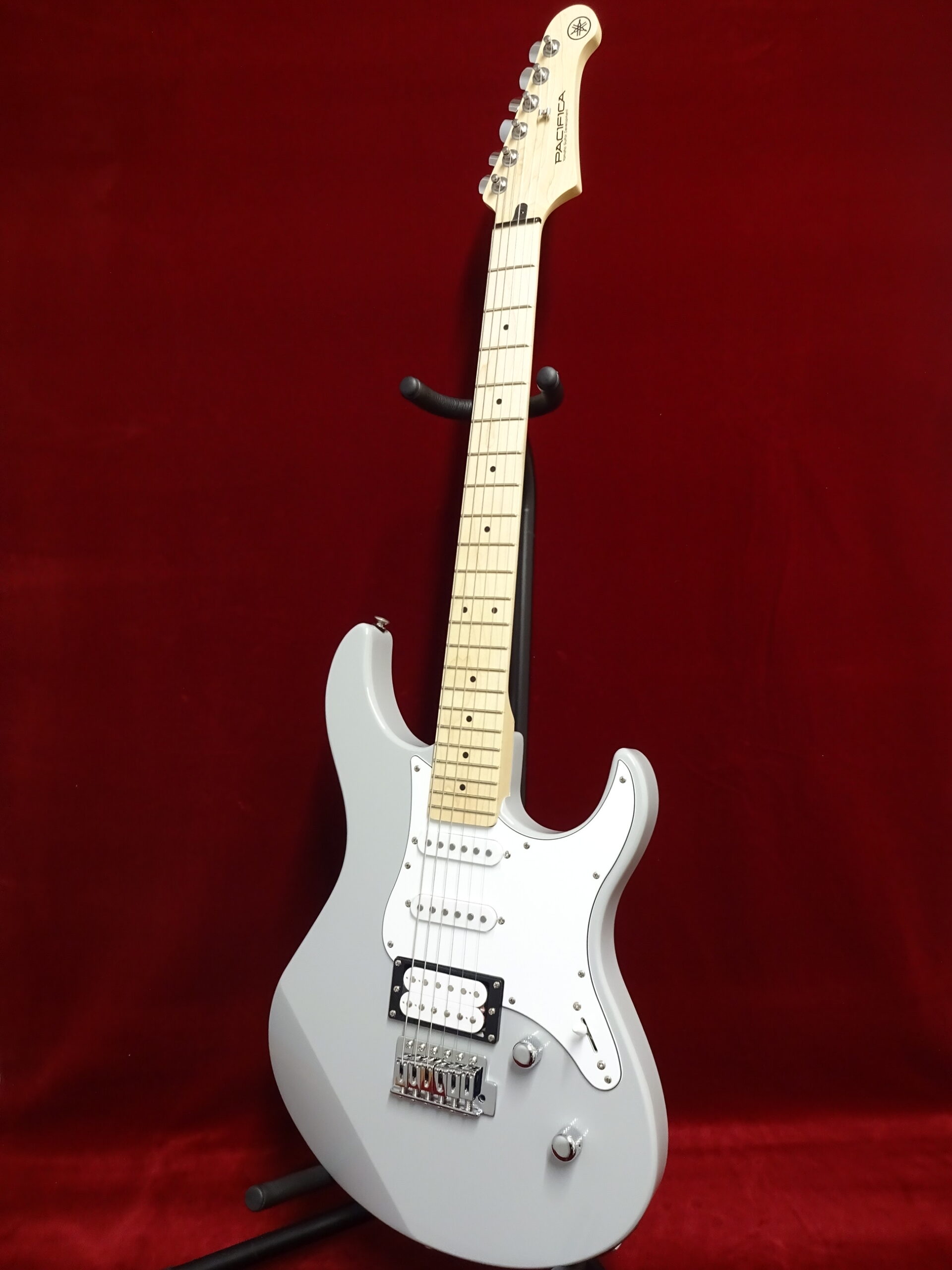 写真：YAMAHA　PACIFICA112VM
