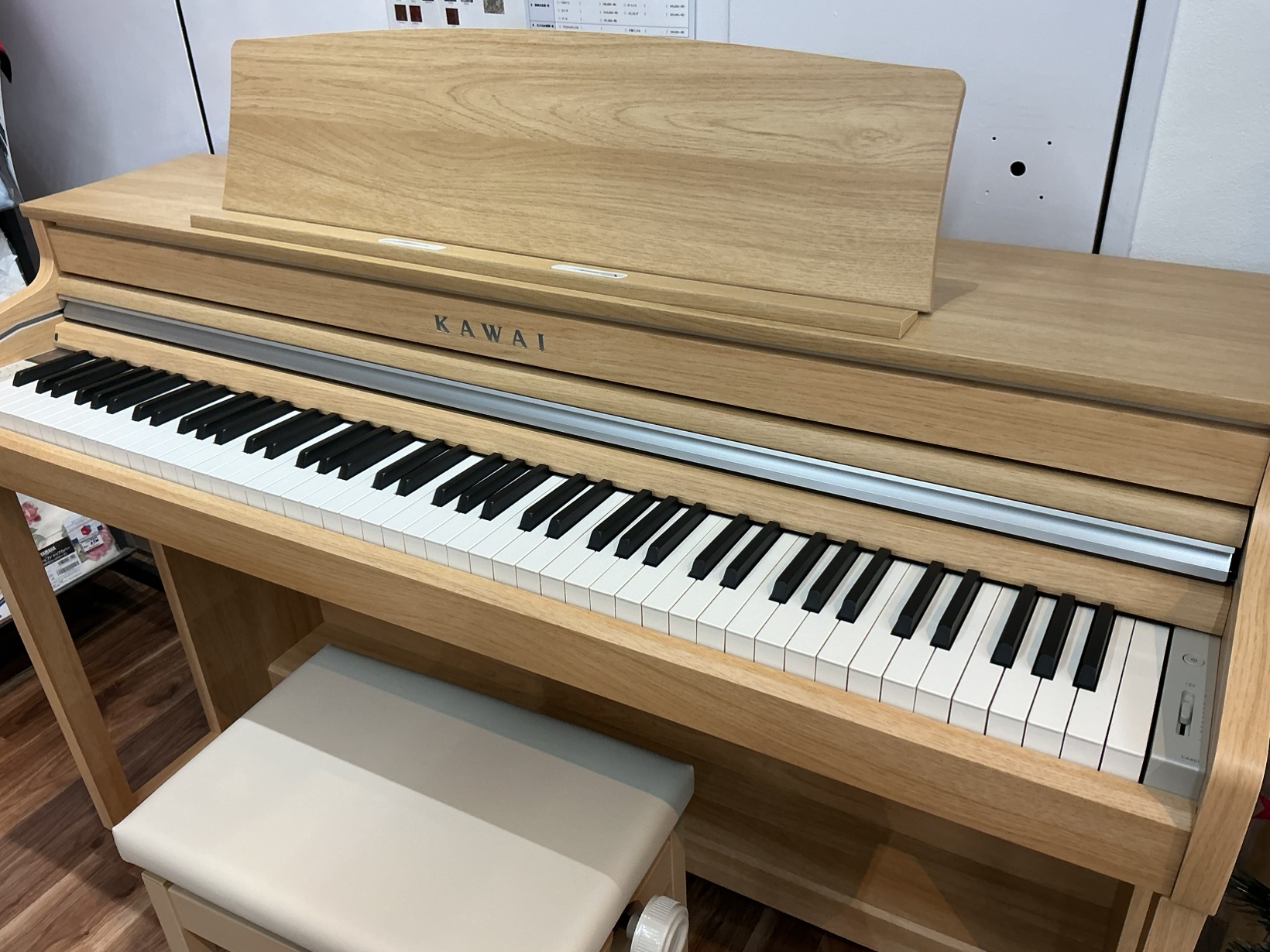 写真：KAWAI　CA401