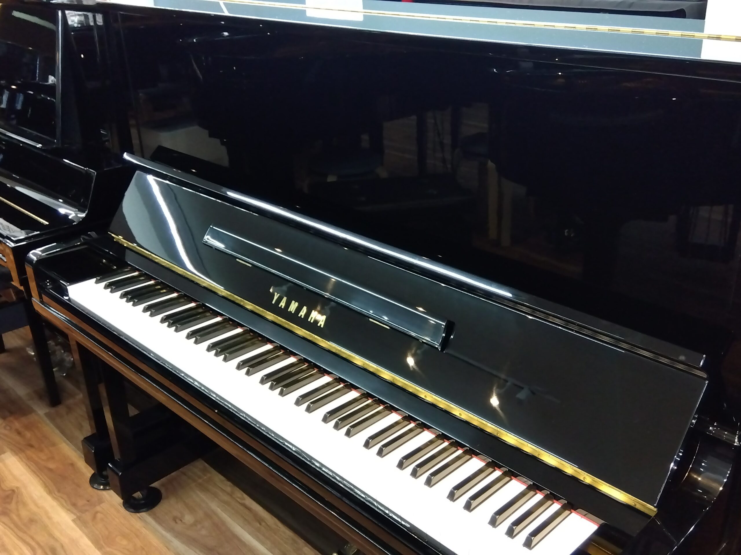 写真：YAMAHA U30BL