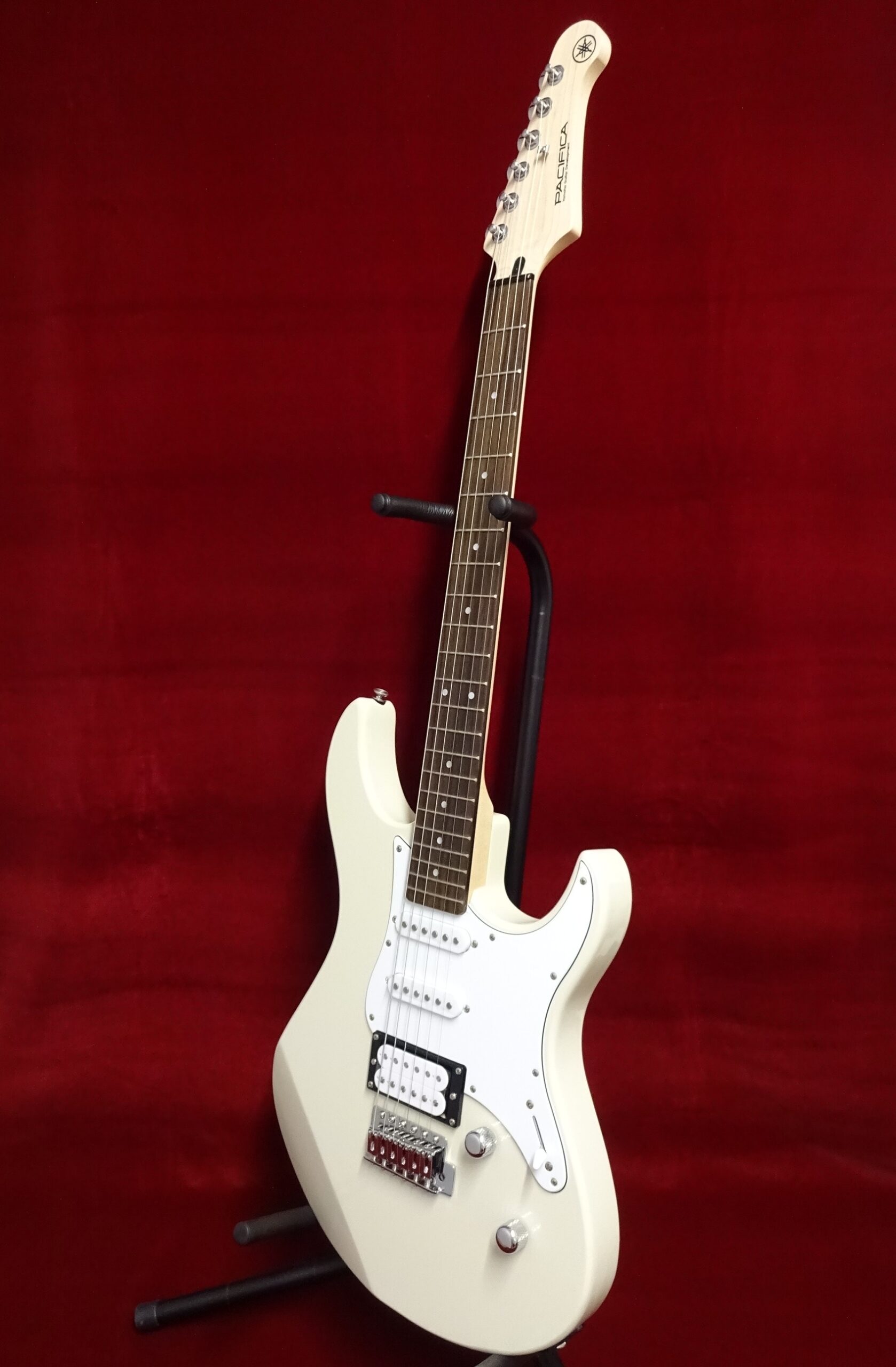 写真:YAMAHA PACIFICA112V