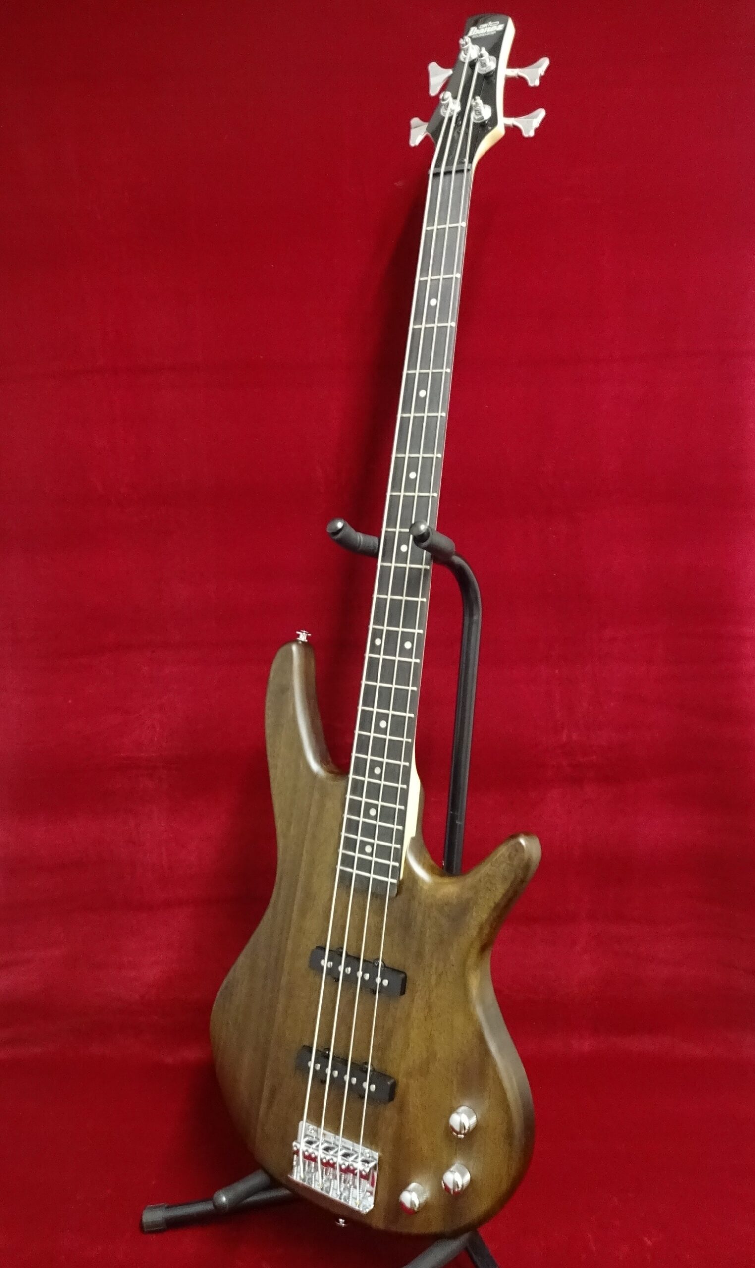 写真：Ibanez　GSR180