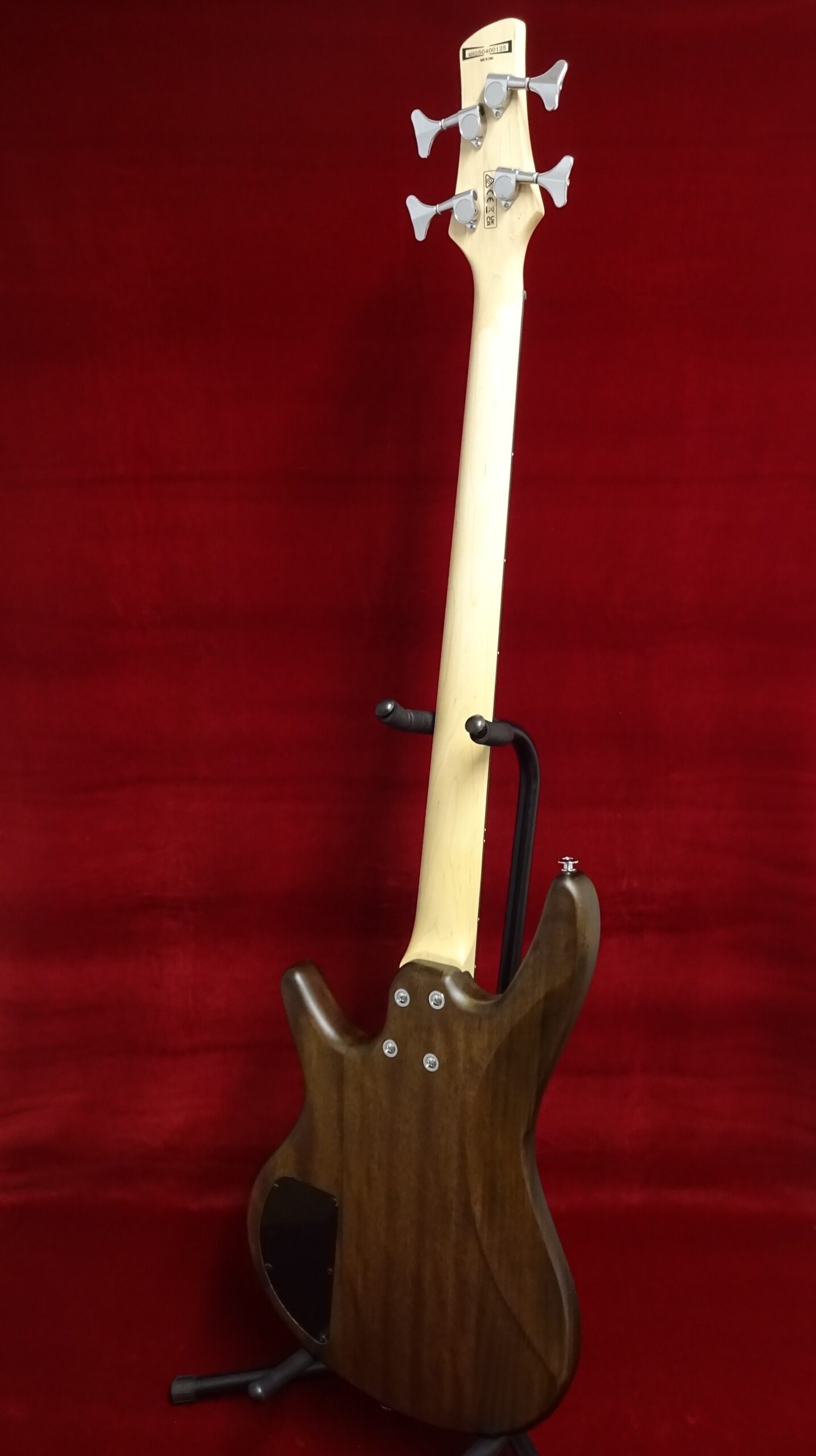 写真：Ibanez　GSR180