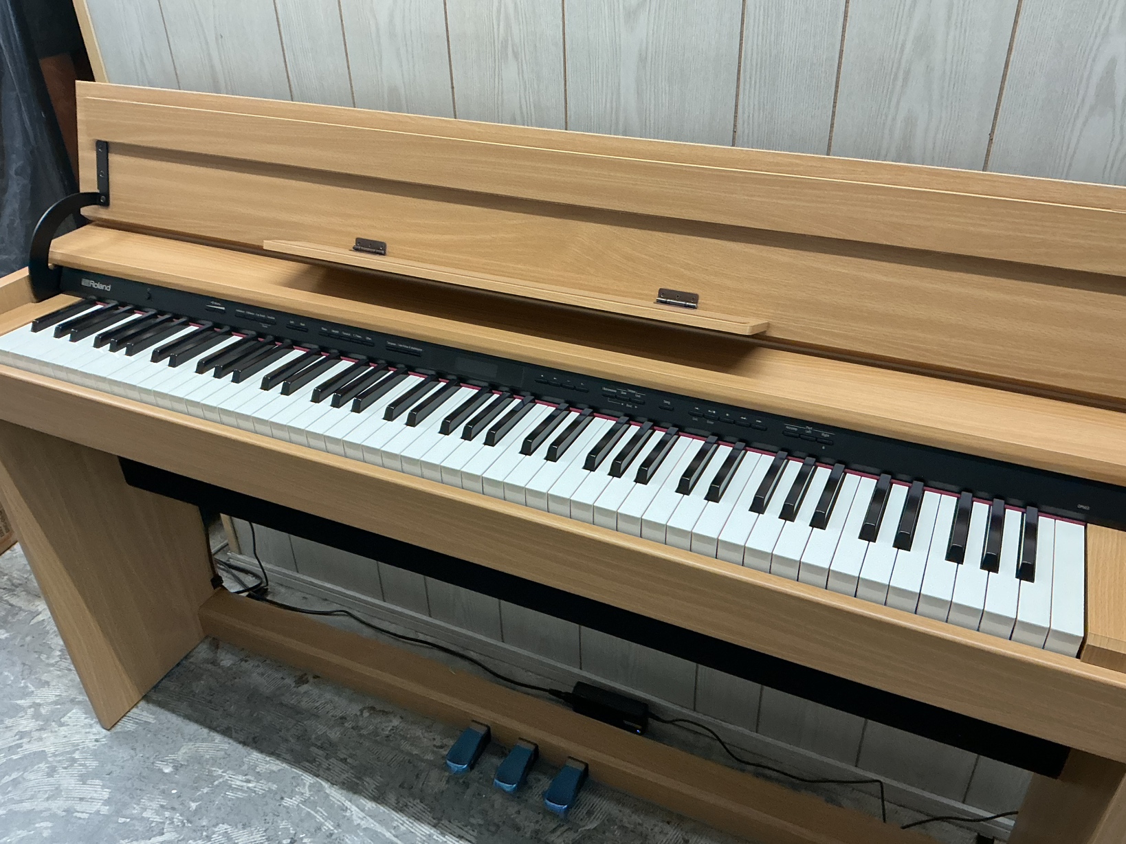 写真：ROLAND　DP603（展示品特価）