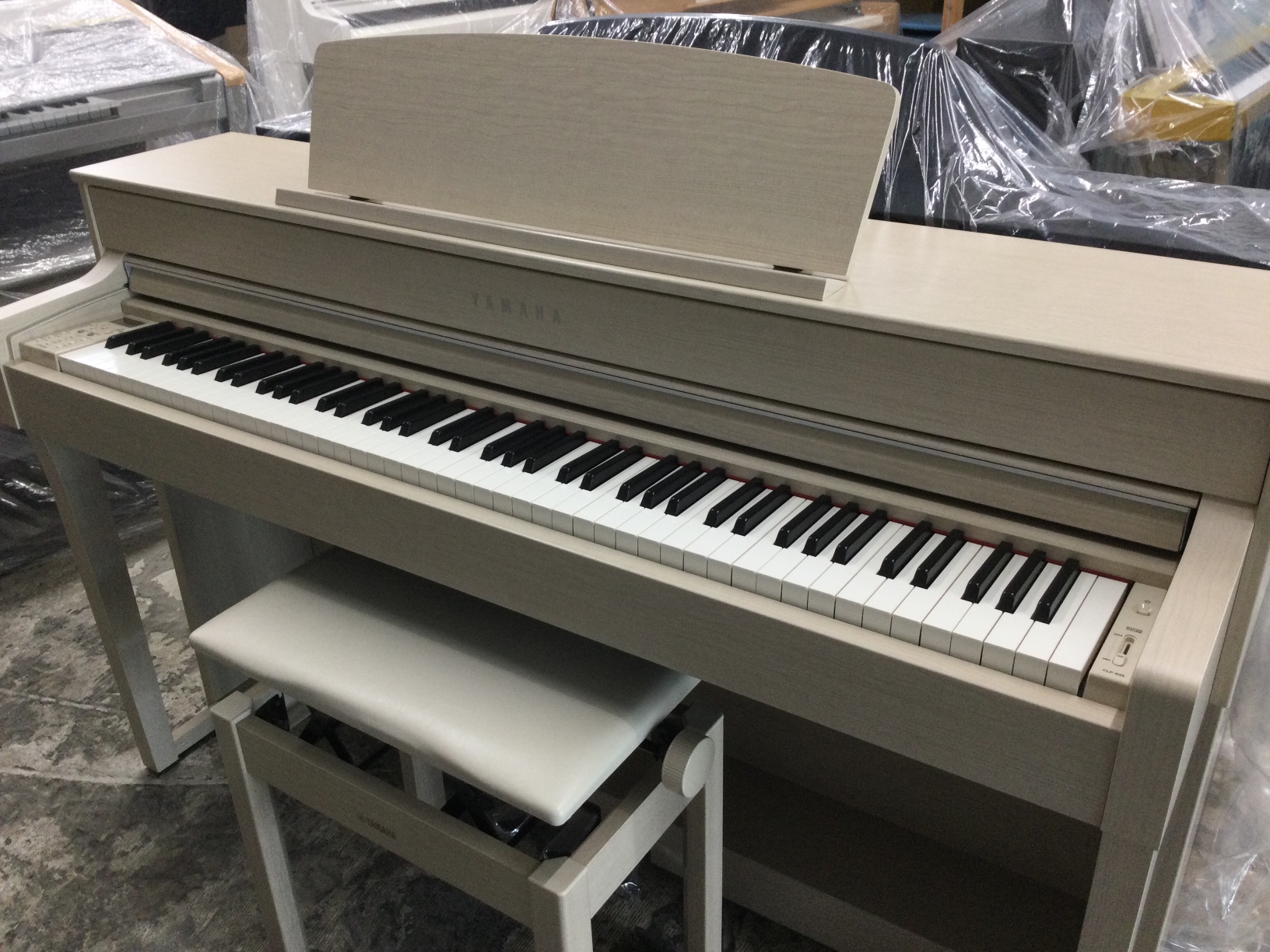 写真：YAMAHA CLP-645WA【USED】
