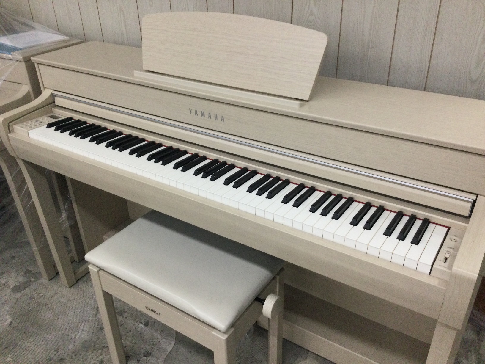 写真:YAMAHA CLP-735WA【USED】