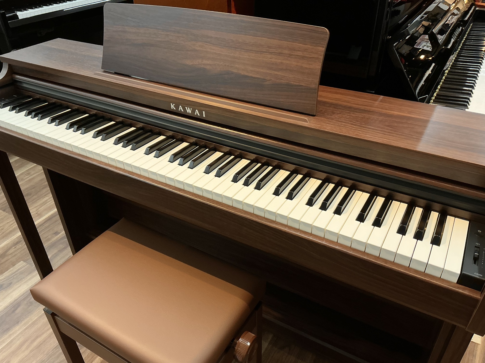 写真：KAWAI　CX302