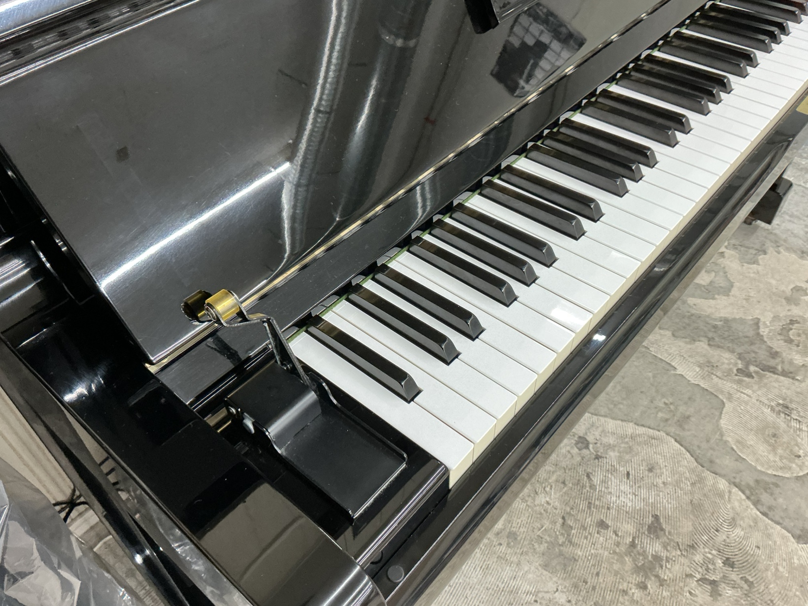 写真：YAMAHA U1A(フィンガード付き)