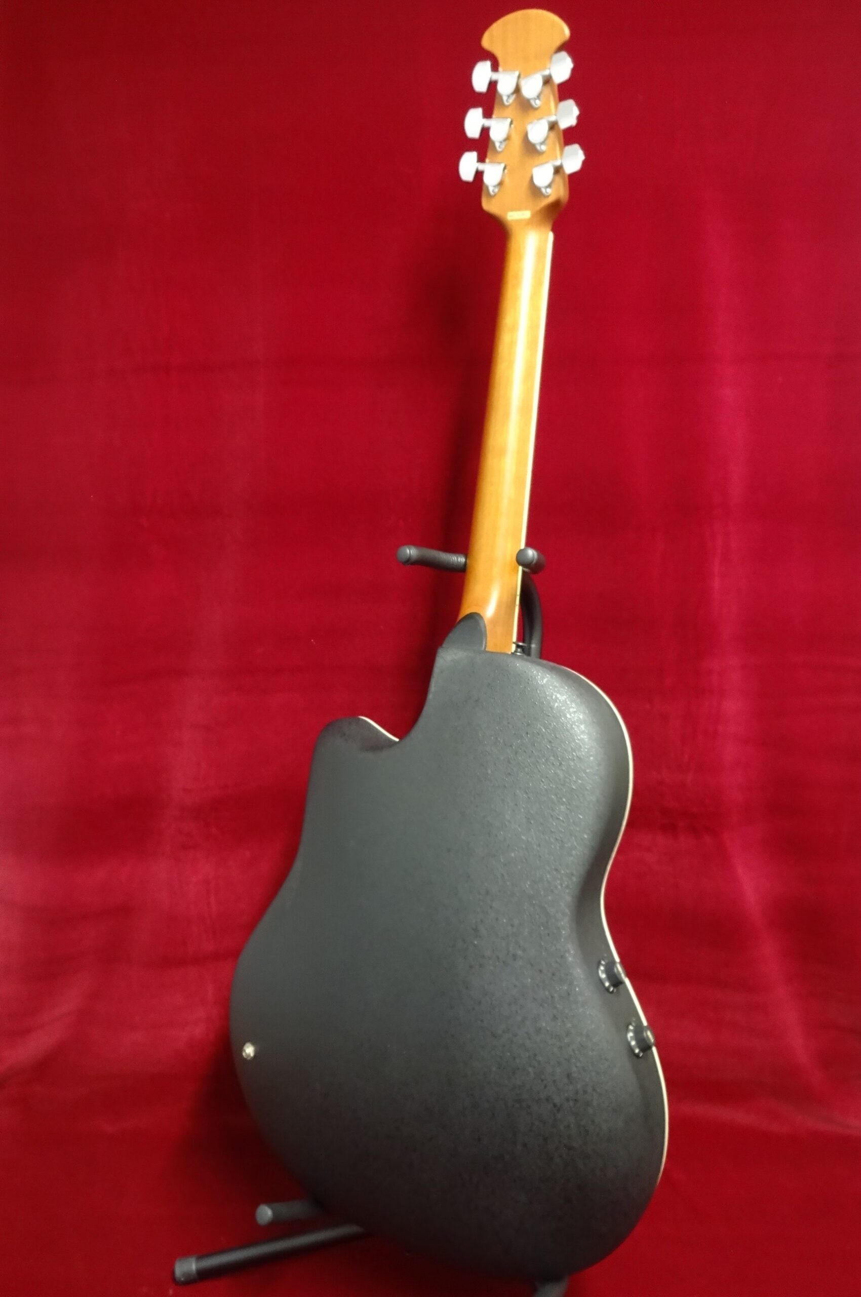 写真:Celebrity by Ovation CC57(USED)