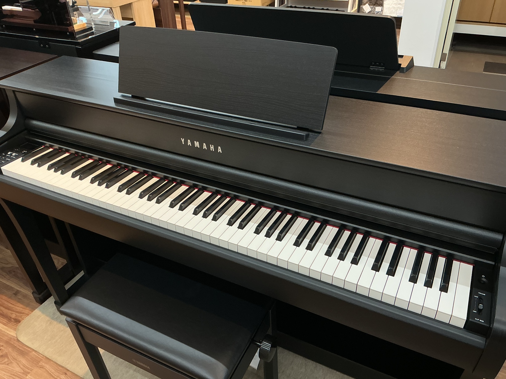 写真：YAMAHA　CLP-836