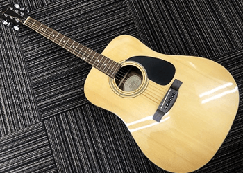 写真：Fender アコースティックギターCD-60